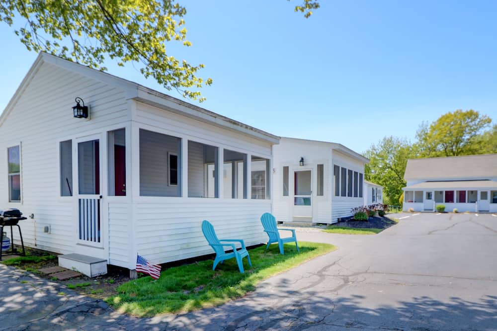 Carriage House Motel Cottages & Suites