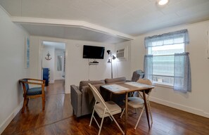 Cottage | Living area