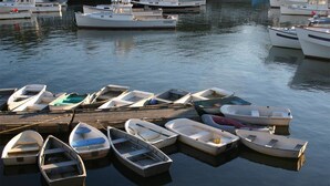 A marina with several small boats docked at wooden piers. - Carriage House Motel Cottages & Suites (Wells)