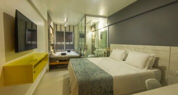 奢华客房 | 迷你吧、客房内保险箱、办公桌、遮光窗帘