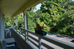 Balcony - Green Valley Lodge (Nashville)