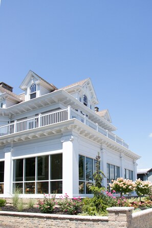 A large, white, two-story house with a balcony, large windows, and a well-maintained garden. - Wishmaker House B&B (Bellville)