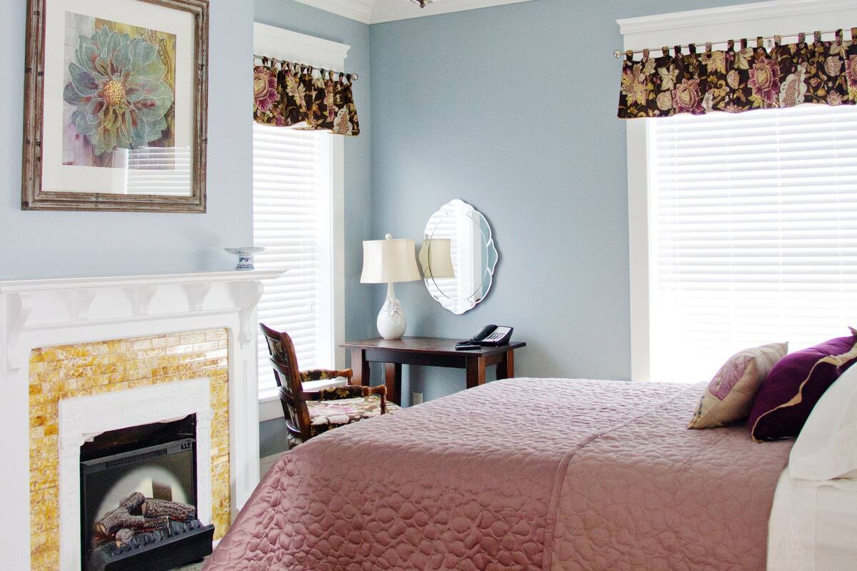 Room, 1 Queen Bed, Balcony (Nancy's Room) | WiFi (free), bed sheets