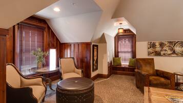 Suite, 1 grand lit, cuisinette (Treetop Suite ) | Accès au Wi-Fi (inclus), literie fournie