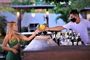 Bar (en la propiedad)