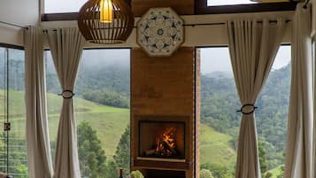 Panoramic-Loft, Bergblick | Wohnbereich | LCD-Fernseher