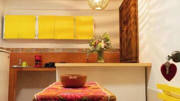 Habitación doble estándar | Cocina privada | Cafetera y tetera