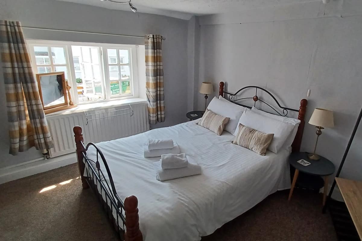 Double Room with Shared Bathroom (Room 2)