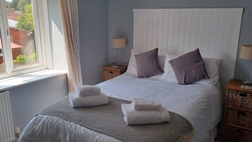 Standard Double Room, Ensuite (Room 5) | Blackout drapes, iron/ironing board, free WiFi, bed sheets