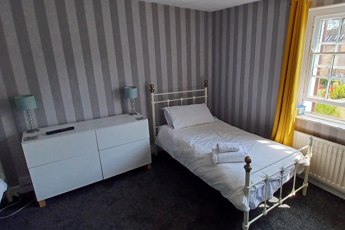 Twin Room with Shared Bathroom (Room 3)