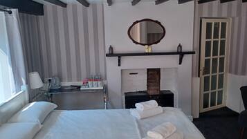 Habitación familiar | Cortinas opacas, tabla de planchar con plancha, wifi gratis