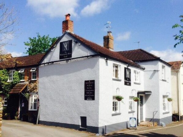 Exterior detail - Winchester Arms (Taunton)