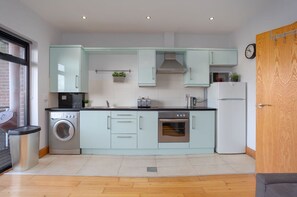 Family Apartment, Private Bathroom | Shared kitchen | Electric kettle, toaster