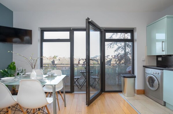 Family Apartment, Private Bathroom | Shared kitchen | Electric kettle, toaster