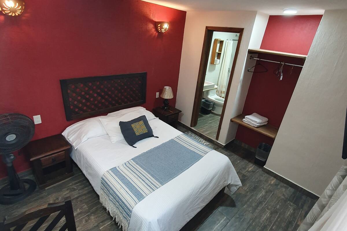 Basic Room, 1 Double Bed, City View | Hypo-allergenic bedding, down comforters, desk, iron/ironing board