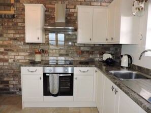 Room | Private kitchen | Fridge, microwave, oven, stovetop - Morrells Wood Farm - The Barn (Shrewsbury)
