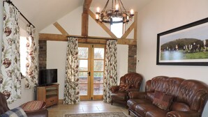 Room | Living room | Flat-screen TV - Morrells Wood Farm - The Barn (Shrewsbury)