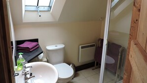 Room | Bathroom - The Cornhouse (Shrewsbury)