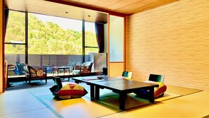 In-room safe, blackout drapes, free WiFi, bed sheets - Hotel Yunomoto (Komono)