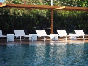 3 piscines extérieures, parasols de plage, chaises longues