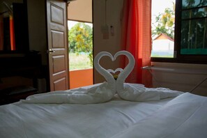 Minibar, soundproofing, free WiFi, bed sheets - El Greco Bungalows (Ko Lanta)