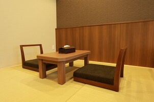 华丽四人房, 无烟房 | 2 多间卧室、遮光窗帘、免费 WiFi、床单