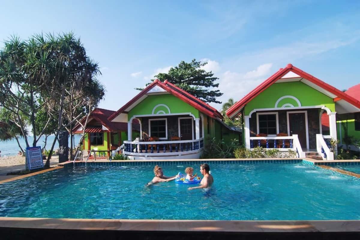 Deluxe Aircon ( Beach Side ) | Rollaway beds, free WiFi