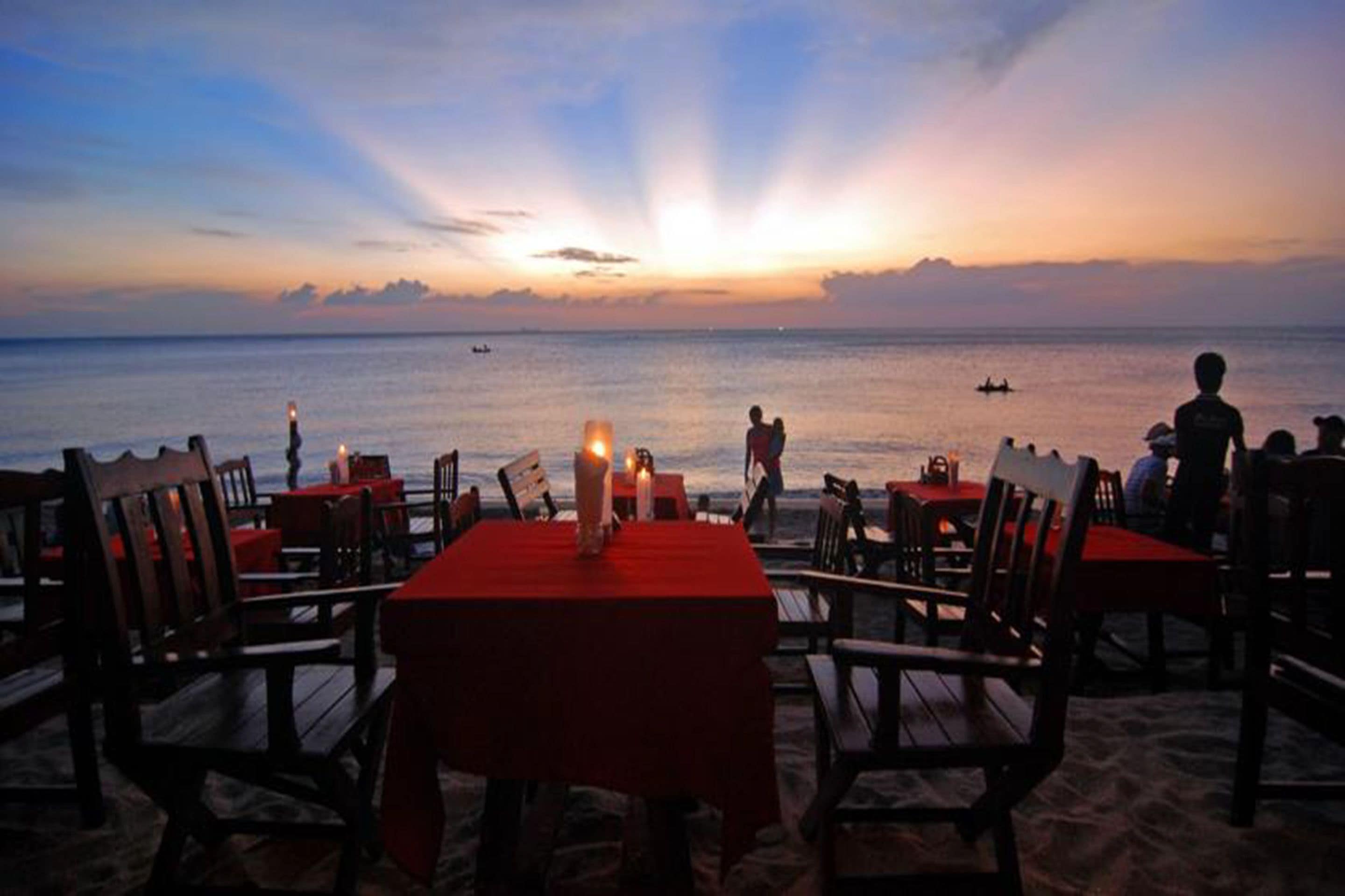 breakfast, lunch, dinner served; international cuisine