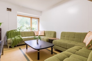 Living area - Freeride Lodge Niseko (Niseko)