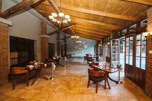 Breakfast, lunch and dinner served - Elewana Arusha Coffee Lodge (Arusha)