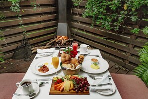 Free daily full breakfast - Elewana Arusha Coffee Lodge (Arusha)