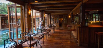 Bar (en la propiedad)