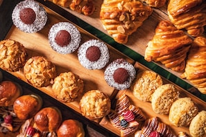 Café da manhã completo grátis todos os dias