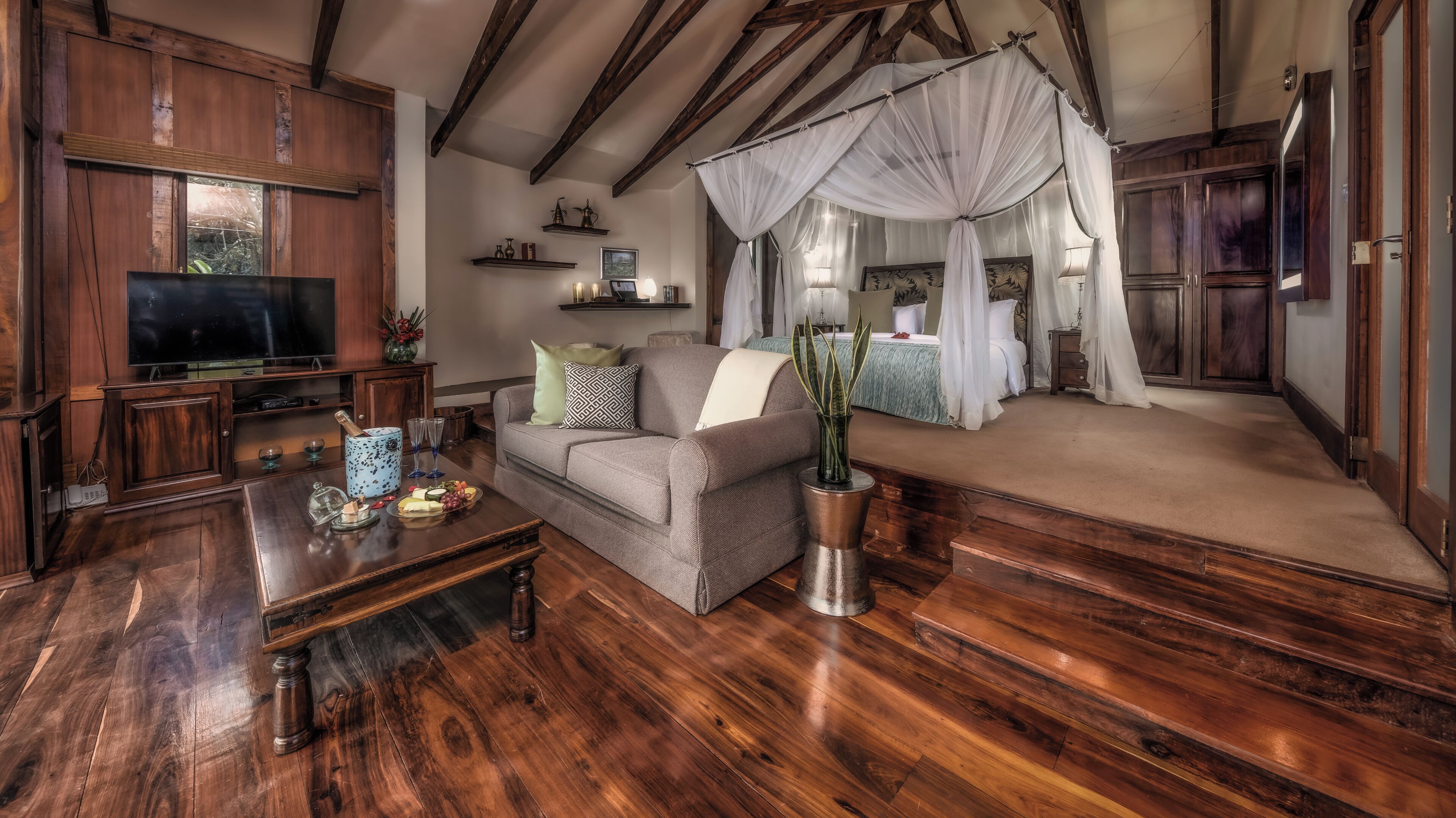 Suite (Plantation) | Egyptian cotton sheets, premium bedding, down comforters
