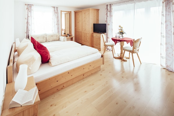 Doppelzimmer, Balkon | Allergikerbettwaren, Zimmersafe, Schreibtisch, kostenloses WLAN