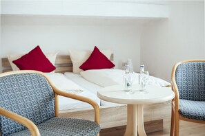 Habitación doble | Ropa de cama hipoalergénica y caja de seguridad en la habitación 