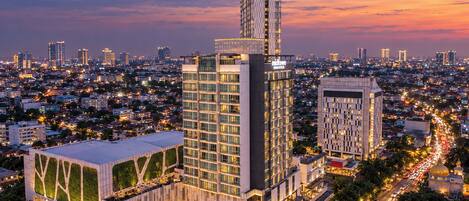 ด้านหน้าที่พัก - ตอนเย็น/กลางคืน