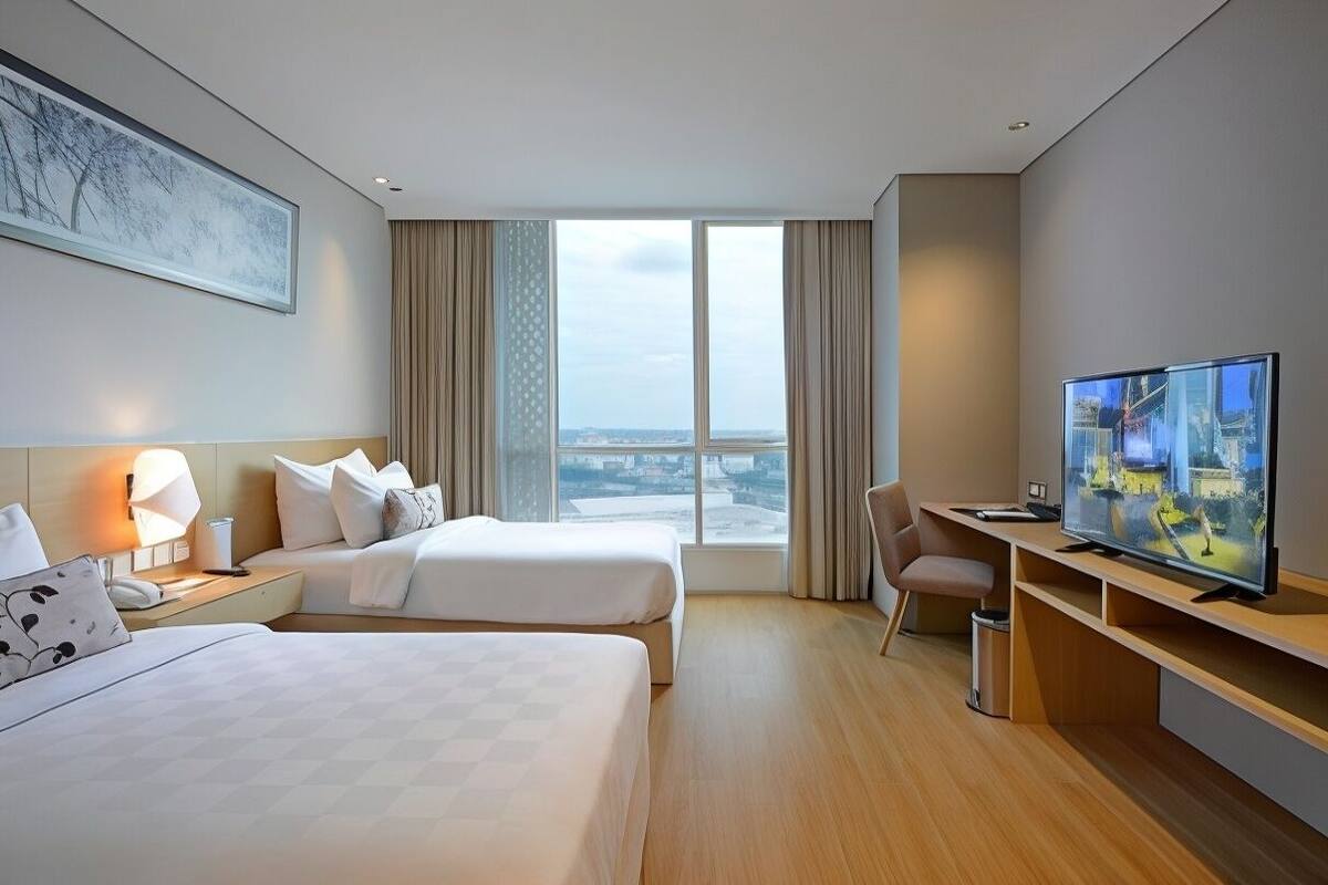 In-room safe, desk, WiFi (free), bed sheets