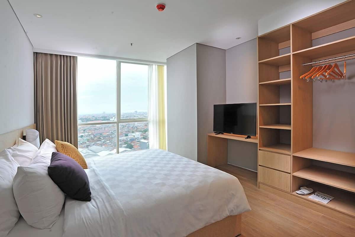 In-room safe, desk, WiFi (free), bed sheets