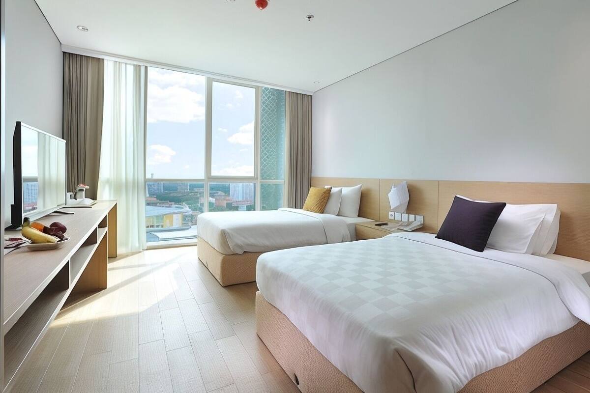 In-room safe, desk, WiFi (free), bed sheets