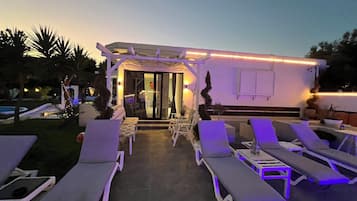 Executive Suite at the pool | Courtyard view