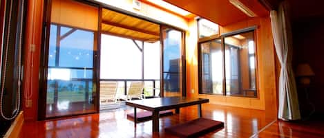 Familien-Ferienhaus, Nichtraucher, Küche (Sunroom) | Wohnbereich | Flachbildfernseher