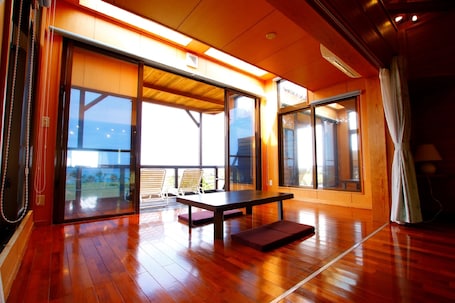 Sun Room Cottage, Non Smoking, Ocean View | Living area | Flat-screen TV