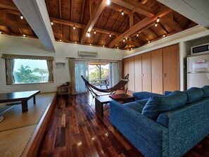 Casa de campo familiar, no fumadores, terraza (Wood Deck) | Wifi gratis y ropa de cama