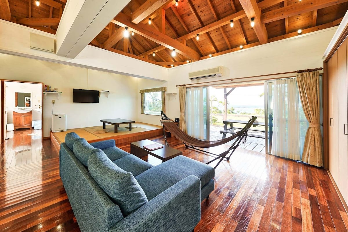 Living area | Flat-screen TV