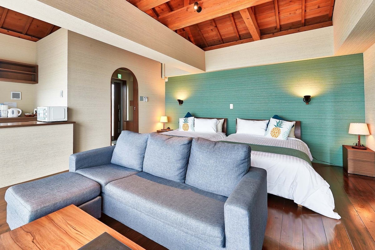 Living area | Flat-screen TV