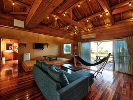 Wood Deck Cottage, Non Smoking, Ocean View | Free WiFi, bed sheets