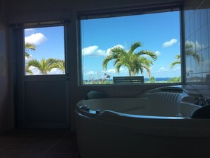 Familien-Ferienhaus, Nichtraucher, Terrasse (Wood Deck) | Badezimmer | Kostenlose Toilettenartikel, Haartrockner, Bademäntel, Hausschuhe