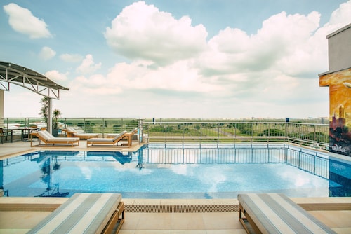 Crowne Plaza Nairobi Airport by IHG