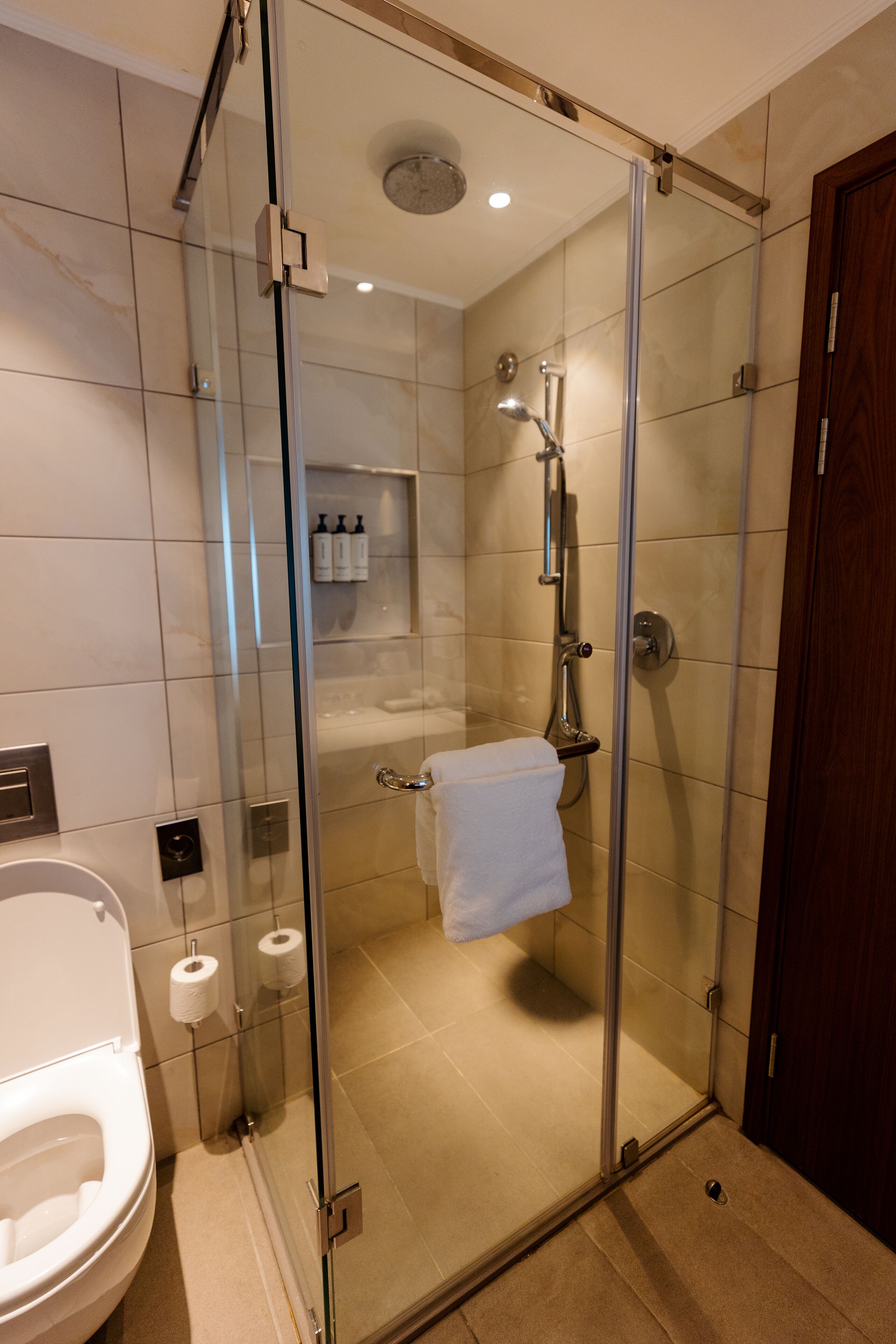 Rainfall showerhead, free toiletries, hair dryer, bathrobes